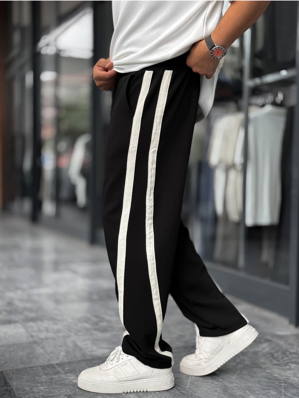 Pantalon Baggy – Marron à Bandes Blanches