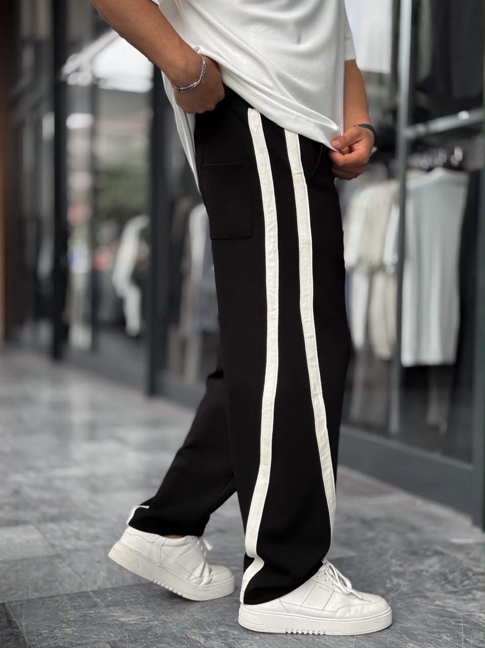 Pantalon Baggy – Marron à Bandes Blanches