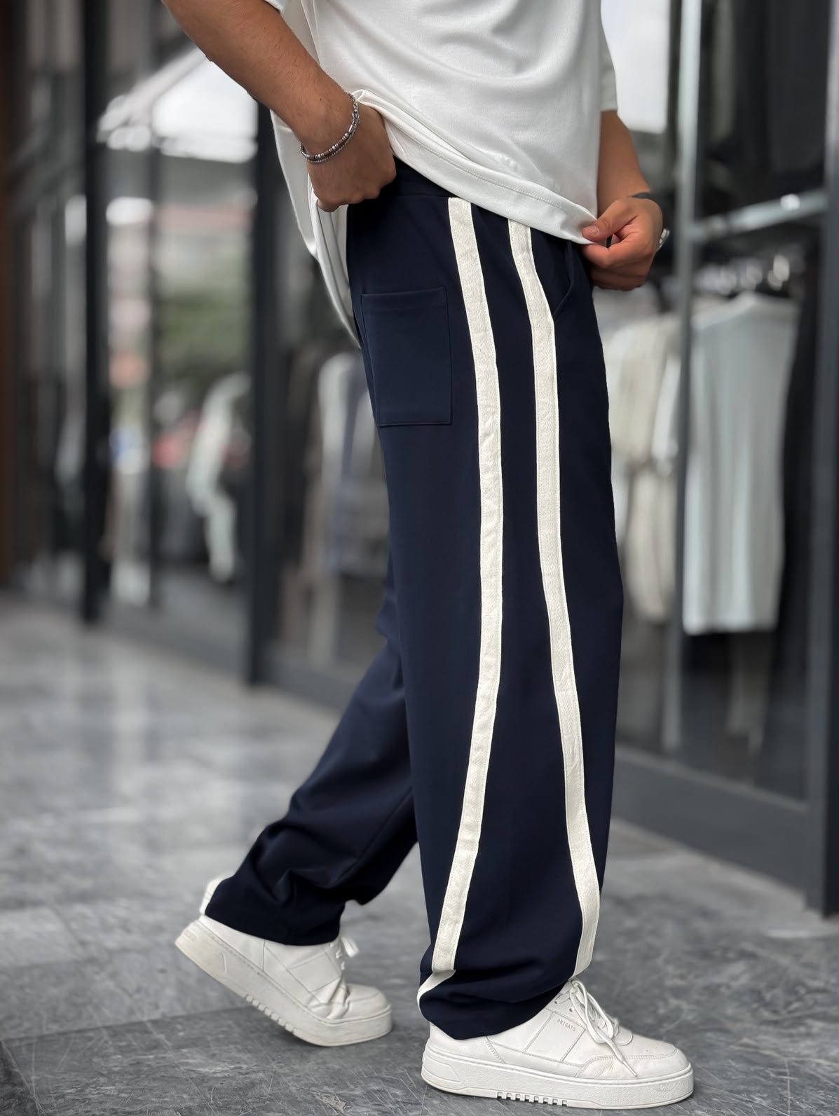 Pantalon Baggy – Marron à Bandes Blanches